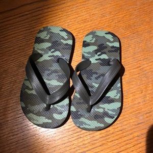Boys Old Navy flip flops